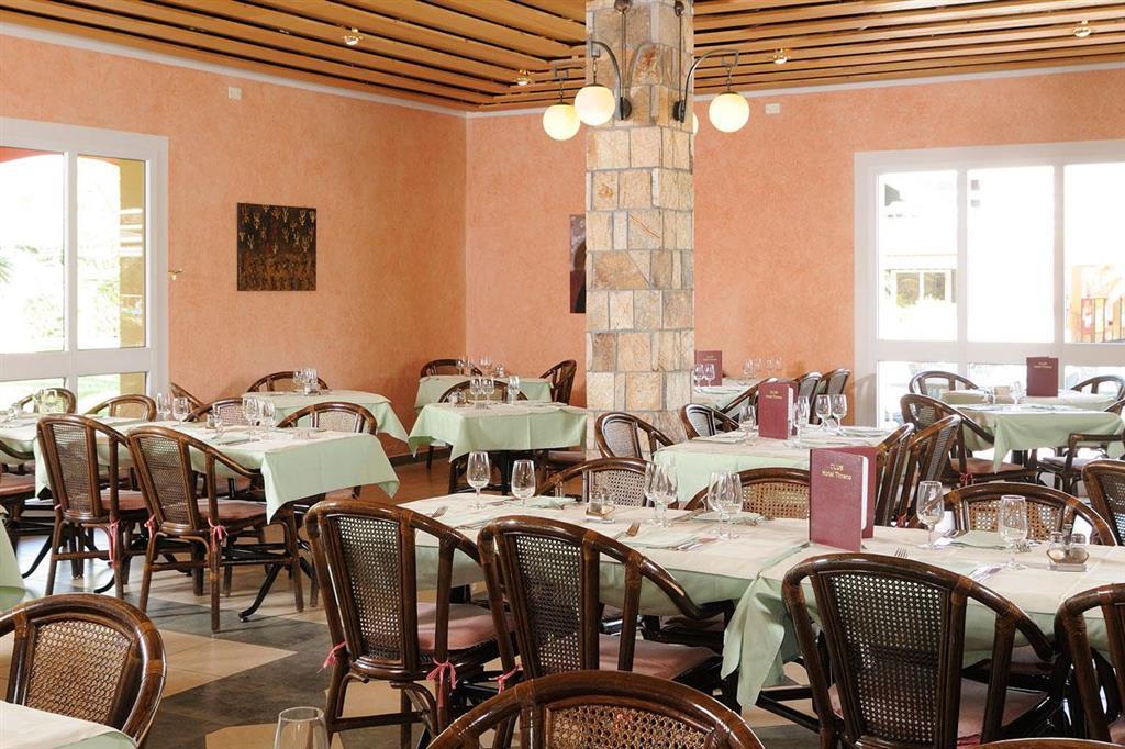 Tirreno Resort 칼라리베로토 레스토랑 사진